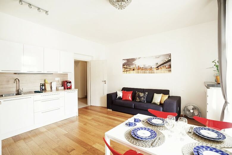 Charming Two-bedroom Apartment Next To The Emmaus Abbey