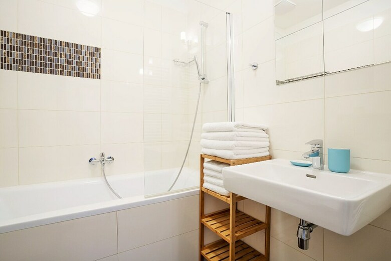 Charming Two-bedroom Apartment Next To The Emmaus Abbey