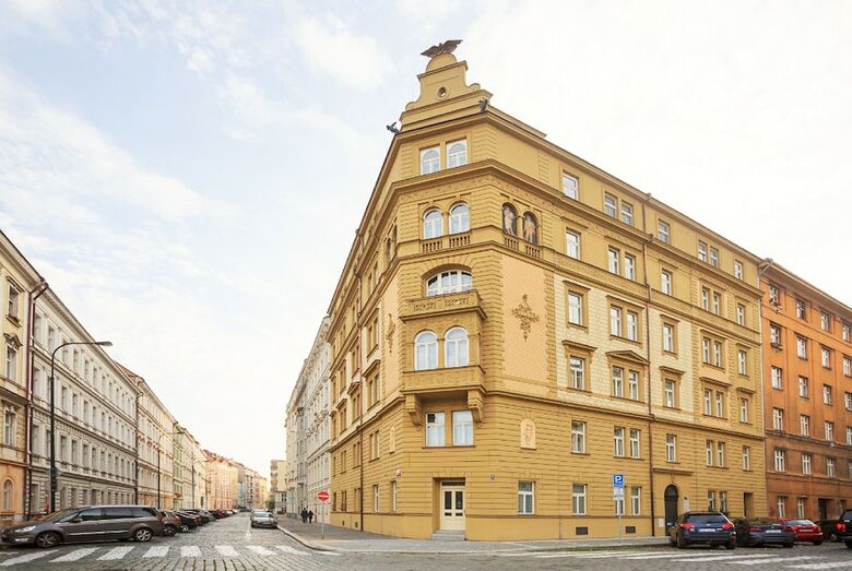 Charming Two-bedroom Apartment Next To The Emmaus Abbey