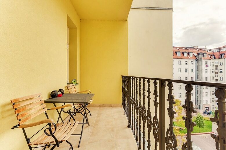 Charming Two-bedroom Apartment Next To The Emmaus Abbey