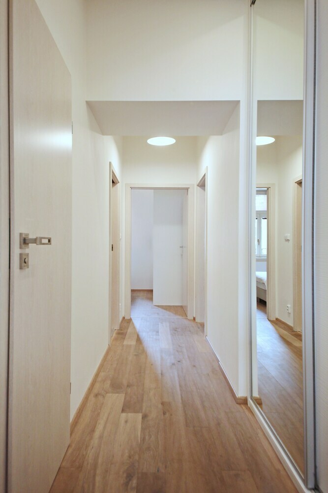 Charming Two-bedroom Apartment Next To The Emmaus Abbey