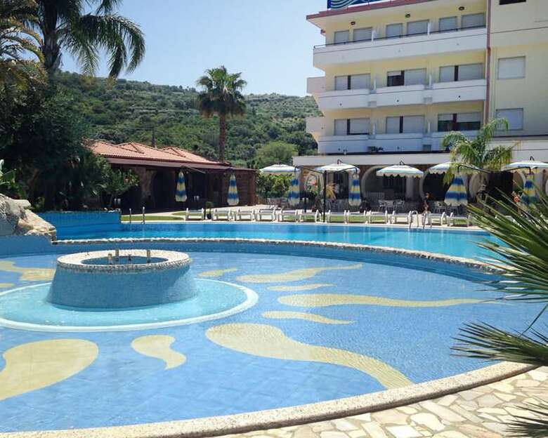 Cliffs Hotel