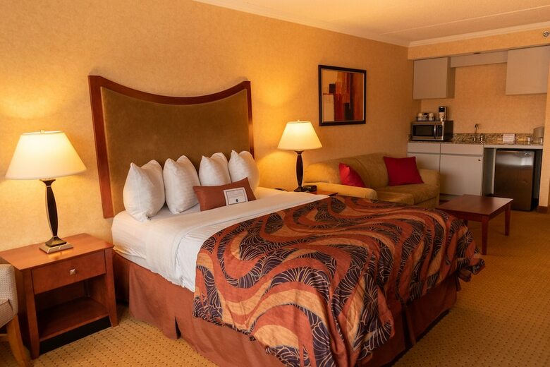 Best Western Plus Oswego Hotel And Conference Center