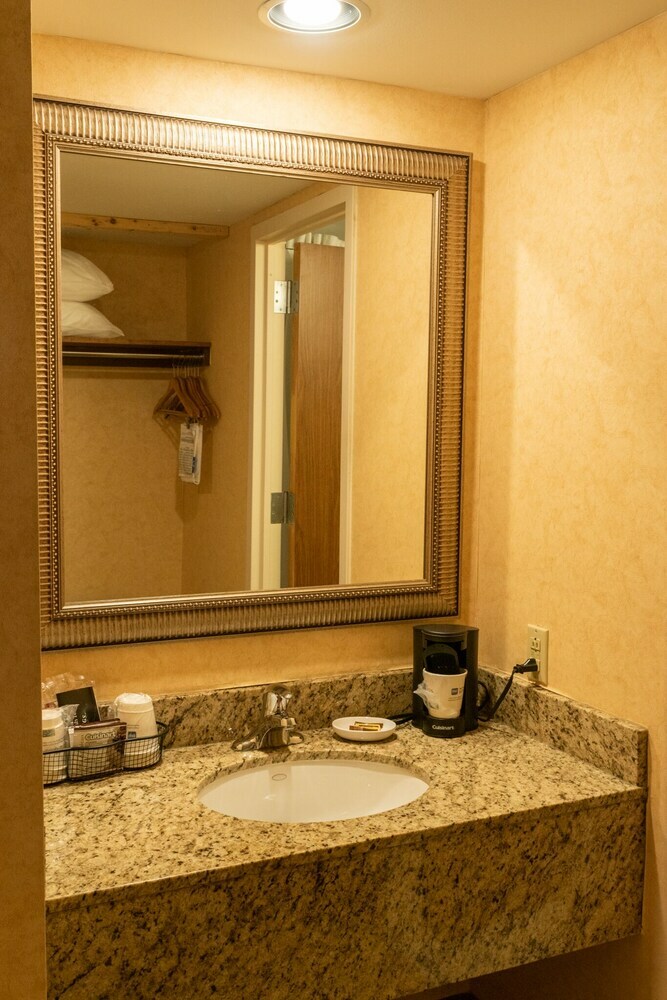 Best Western Plus Oswego Hotel And Conference Center