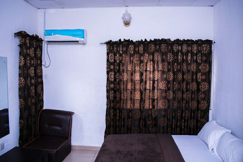 Day By Day Hotel