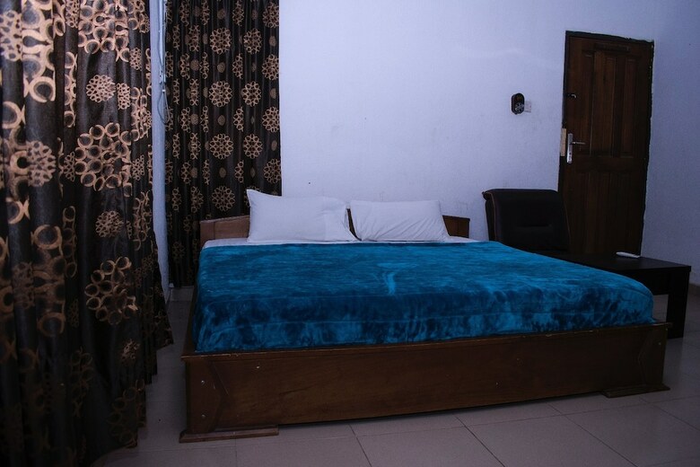 Day By Day Hotel