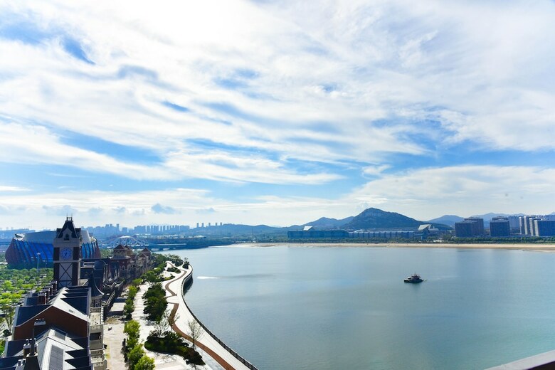 Hotel Doubletree By Hilton Qingdao Oriental Movie Metropolis