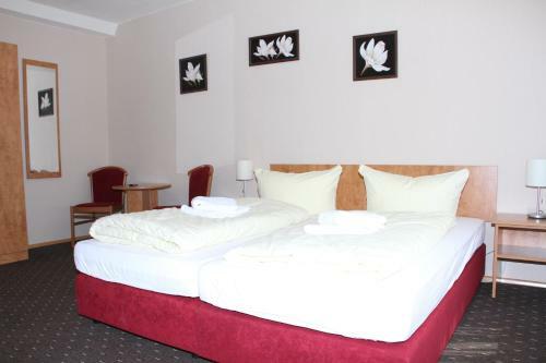 Hotel Holl Garni