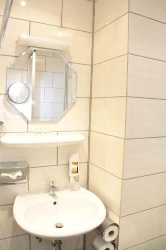 Hotel Holl Garni
