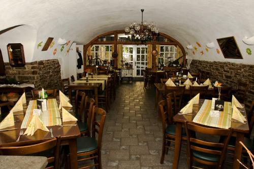 Moselland Hotel Im Enderttal Zum Onkel Willi