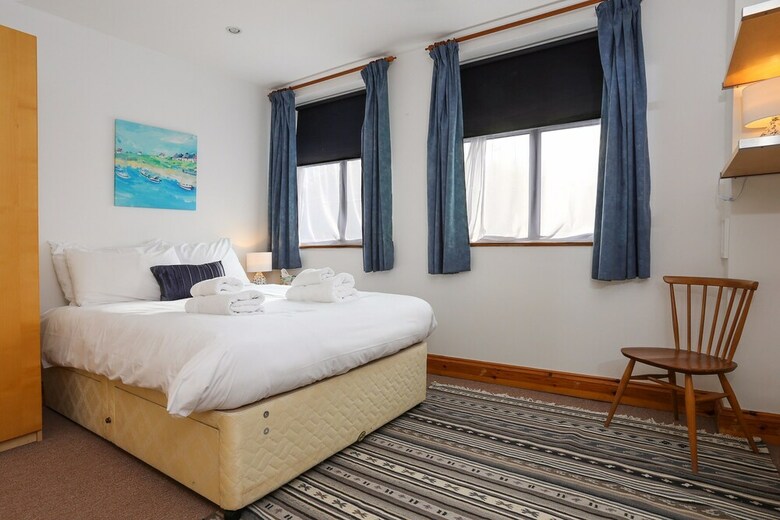 Spacious 4 Bedroom Home In East London