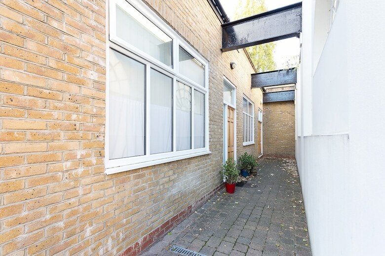 Spacious 4 Bedroom Home In East London