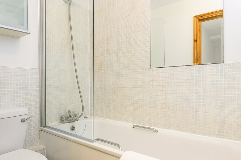 Spacious 4 Bedroom Home In East London