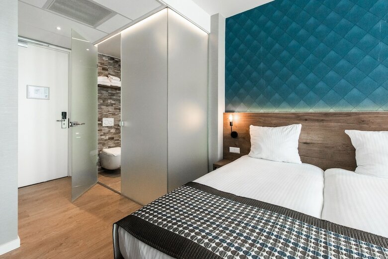 Melrose Hotel