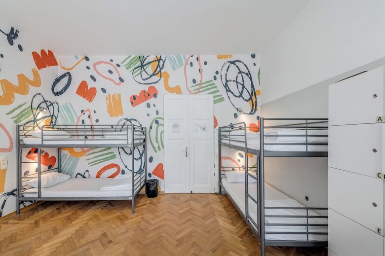 Hostal Adriatic Hostel