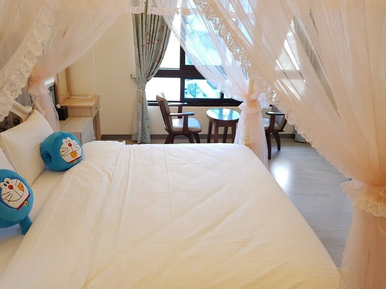 Hotel Happiness Is Coming (sunwater)