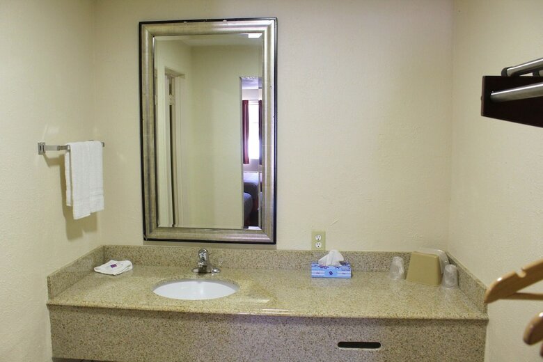 Motel 6 Winnie Tx