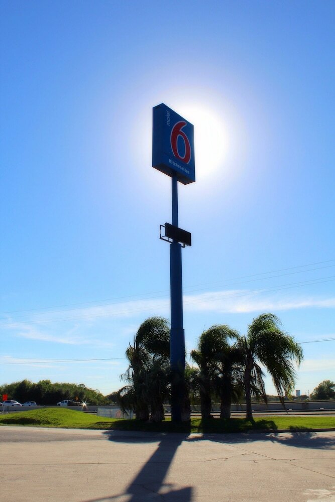 Motel 6 Winnie Tx