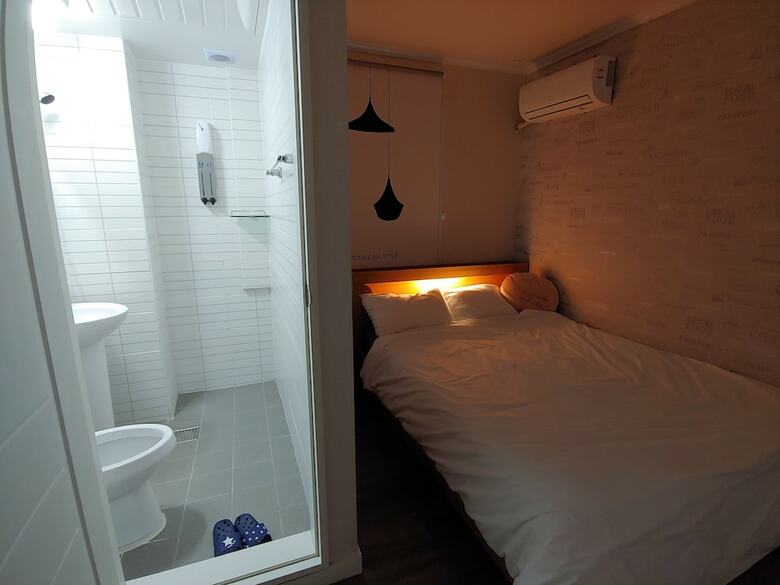 Hotel Slippers N Sippers Guesthouse