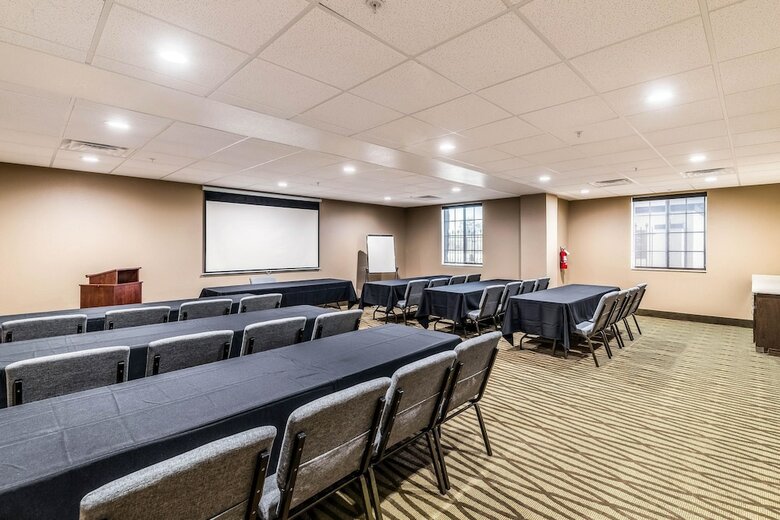 Hotel Comfort Suites Grand Prairie - Arlington North