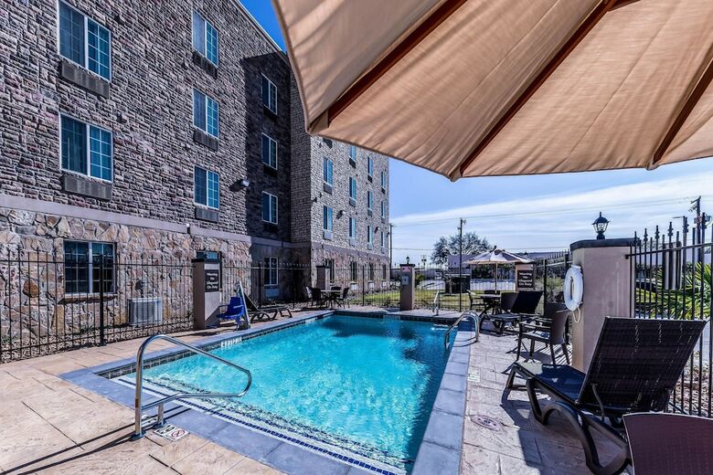 Hotel Comfort Suites Grand Prairie - Arlington North