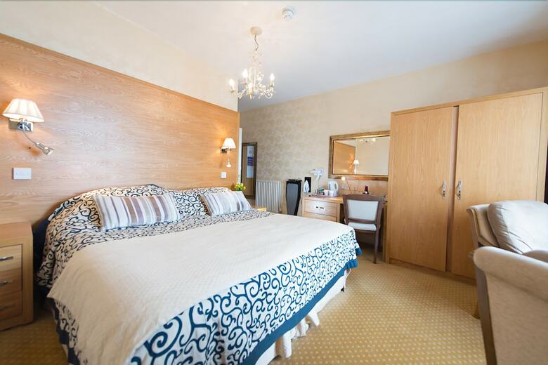 Gwesty'r Marine Hotel & Spa