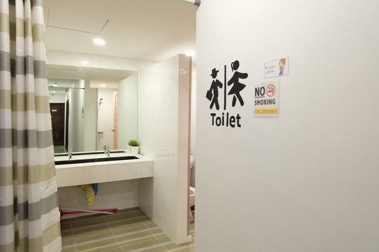 Hostal Click Hostel