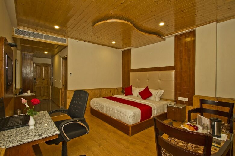 Hotel Sarthak Regency