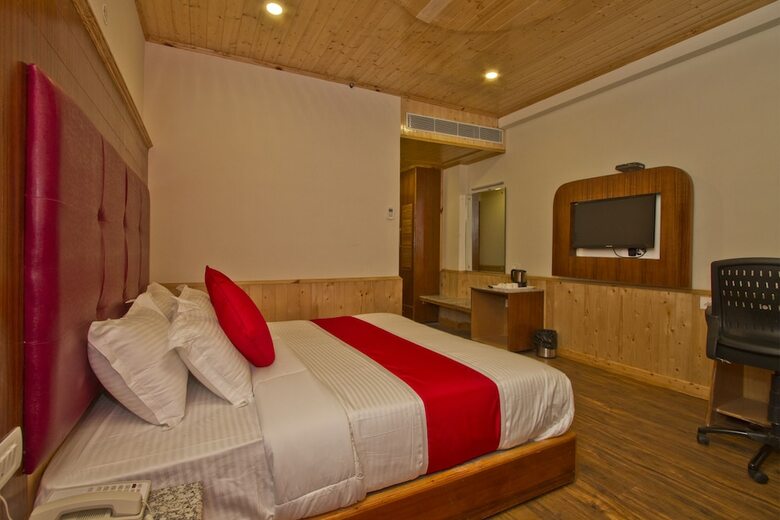 Hotel Sarthak Regency