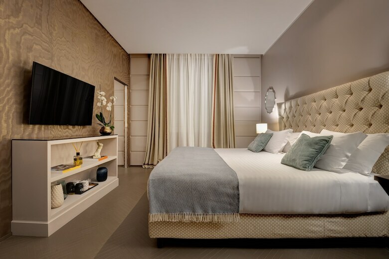 Singer Palace Hotel