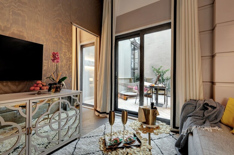 Singer Palace Hotel