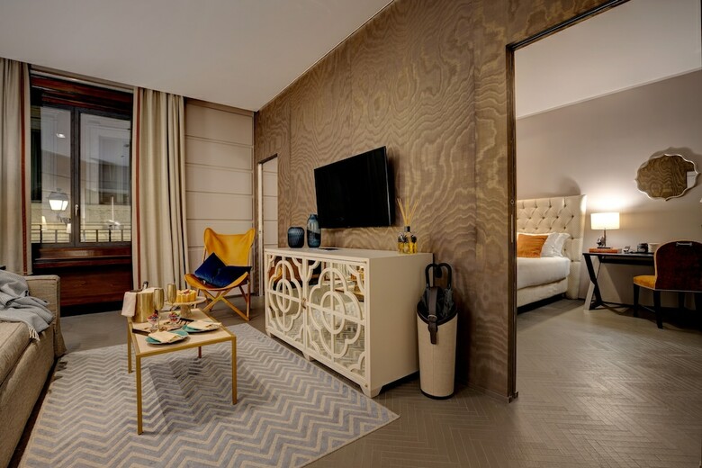 Singer Palace Hotel