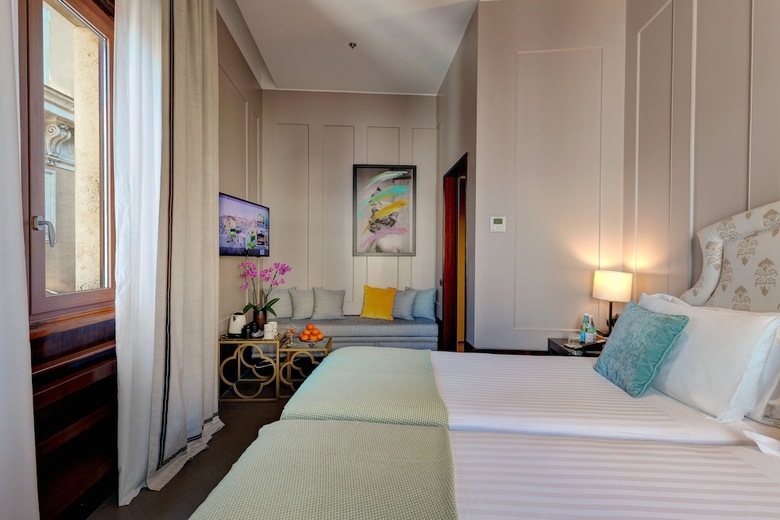 Singer Palace Hotel