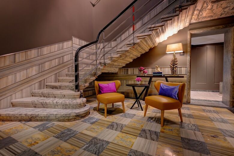 Singer Palace Hotel
