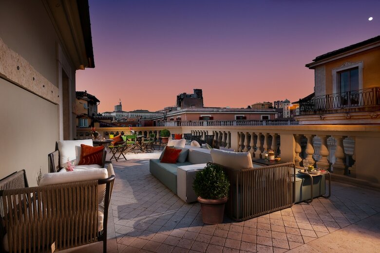 Singer Palace Hotel