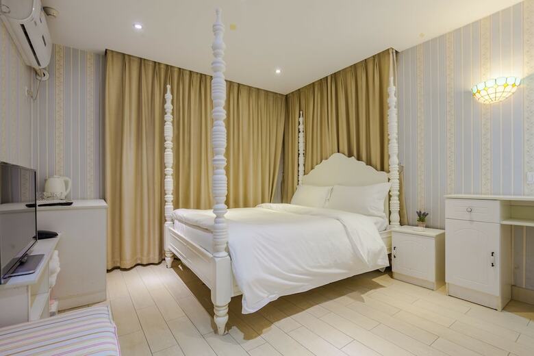 Bed & Breakfast Stay In Joy Xiaoyin Tongli