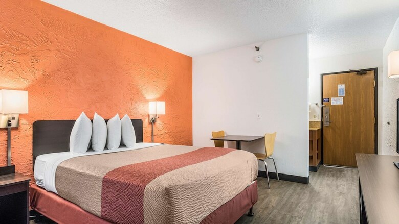 Hotel Motel 6 Elk Grove Village