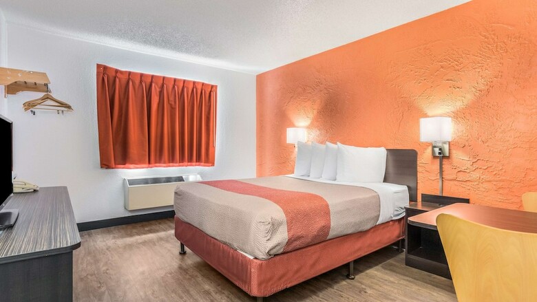 Hotel Motel 6 Elk Grove Village