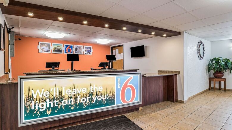 Hotel Motel 6 Elk Grove Village