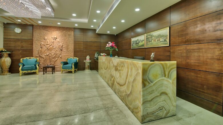 Hotel Polo Inn & Suites
