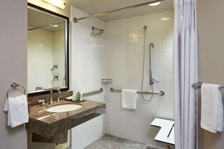 Hilton Long Beach Hotel