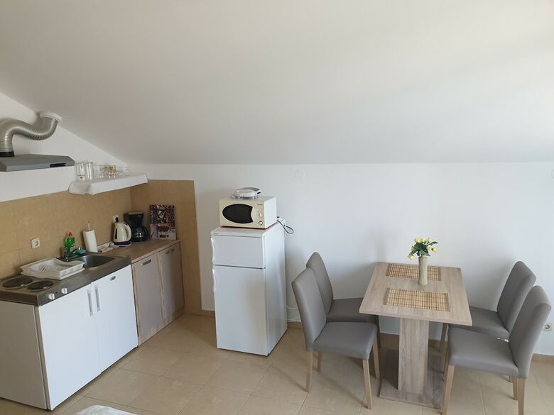 Apartments Lira