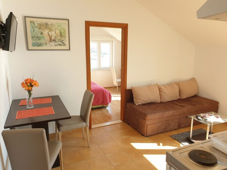 Apartments Lira