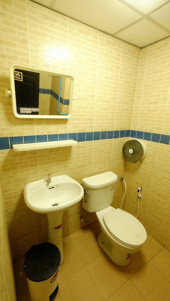 Hostal Let It Bee Econo Hostel