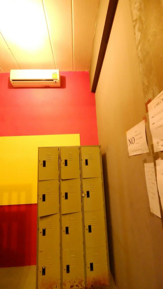 Hostal Let It Bee Econo Hostel