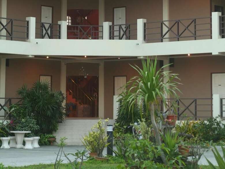 Hotel Baan Chomphu
