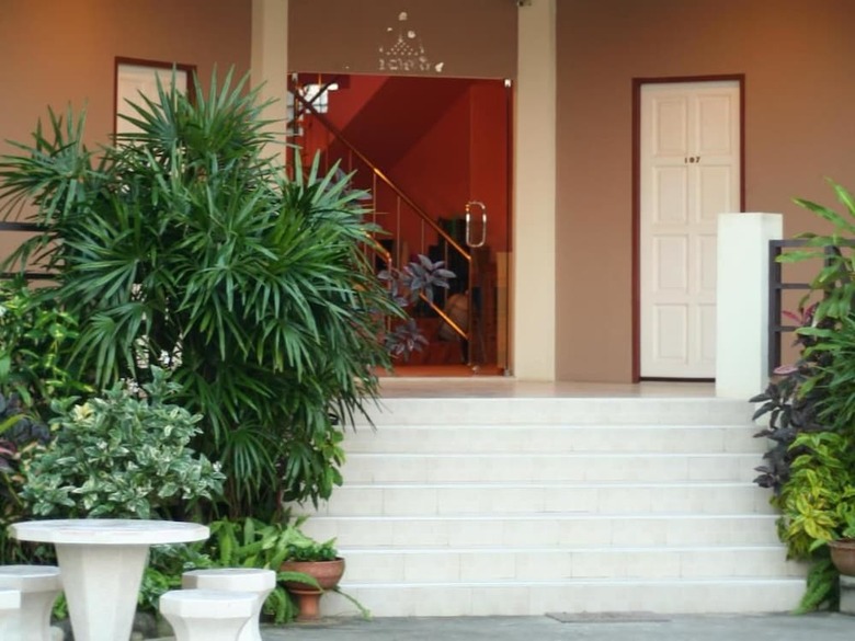 Hotel Baan Chomphu