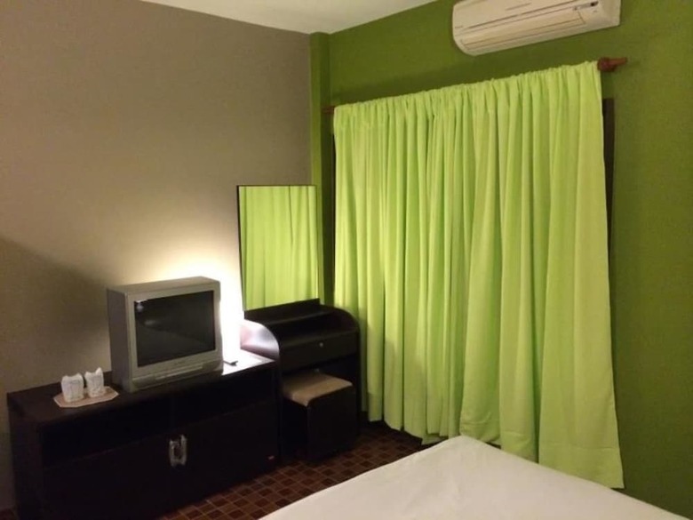 Hotel Baan Chomphu