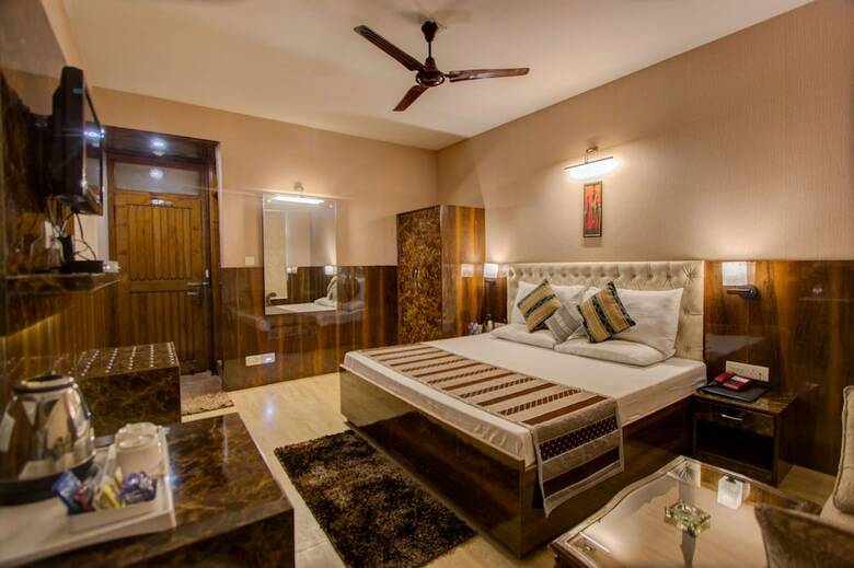 Hotel Natraj Pure Veg