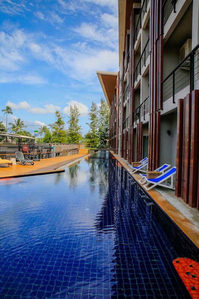 Hotel Pool Access By Punnpreeda Beach Resort